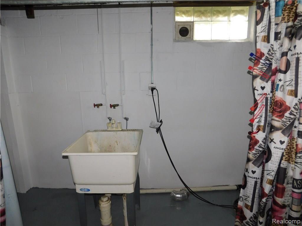 6570 Pelham Road Taylor, MI 48180 - Photo 28 of 36 LAUNDRY AREA