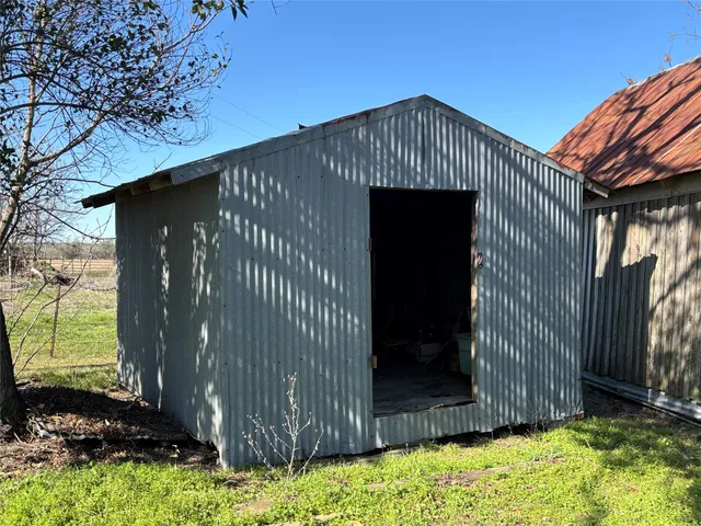 a view of a back yard of the house