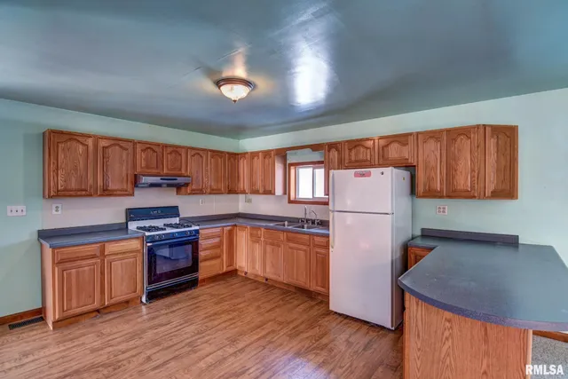 $229,900 | 897 East 1320 North Road, Taylorville, IL 62568