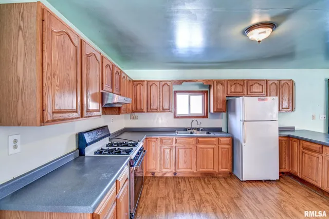 $229,900 | 897 East 1320 North Road, Taylorville, IL 62568