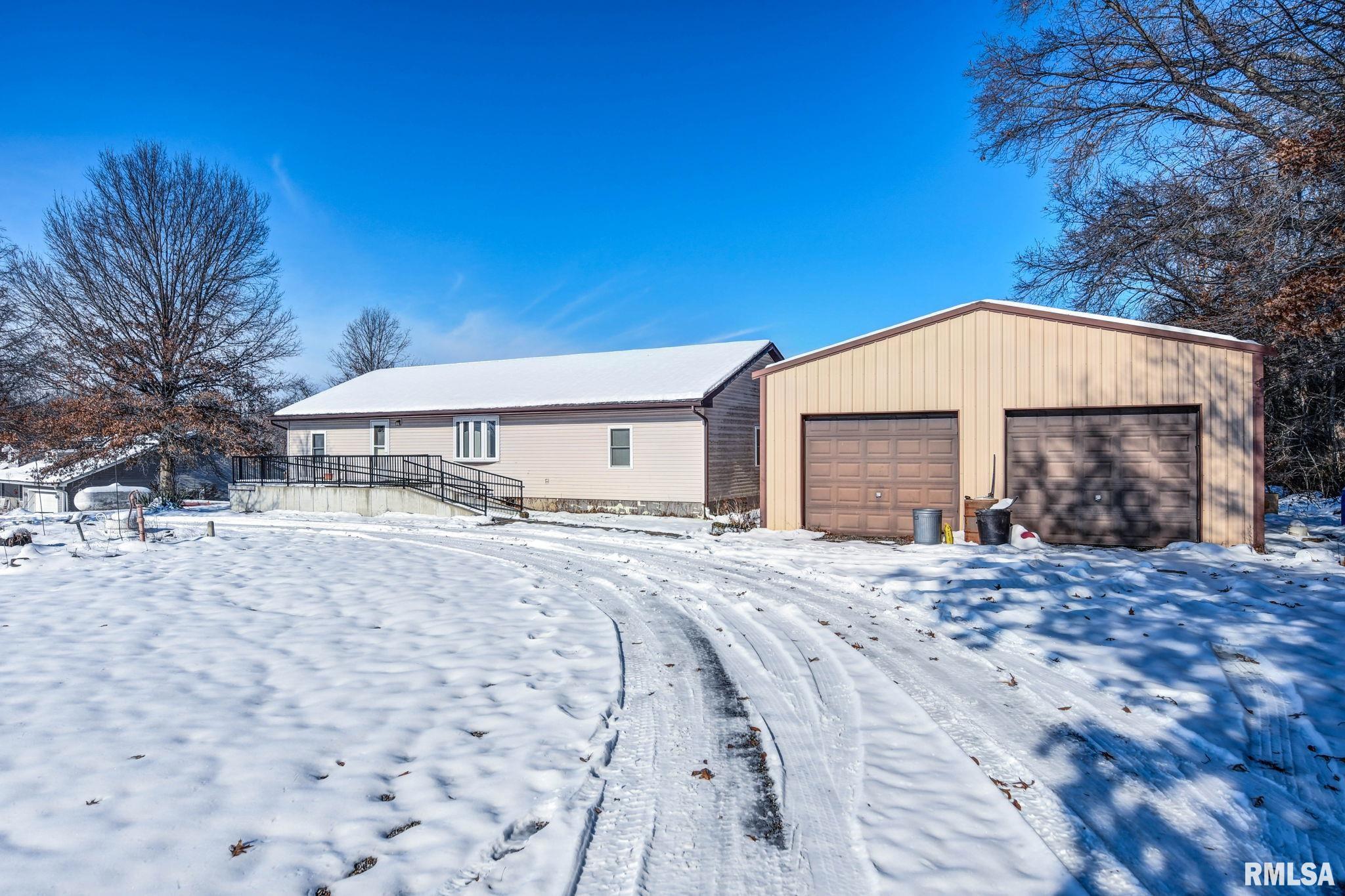 897 East 1320 North Road Taylorville, IL 62568 - Photo 2 of 49