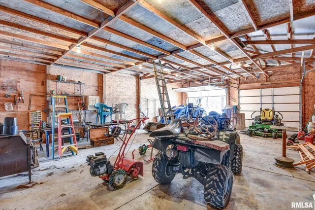 $229,900 | 897 East 1320 North Road, Taylorville, IL 62568