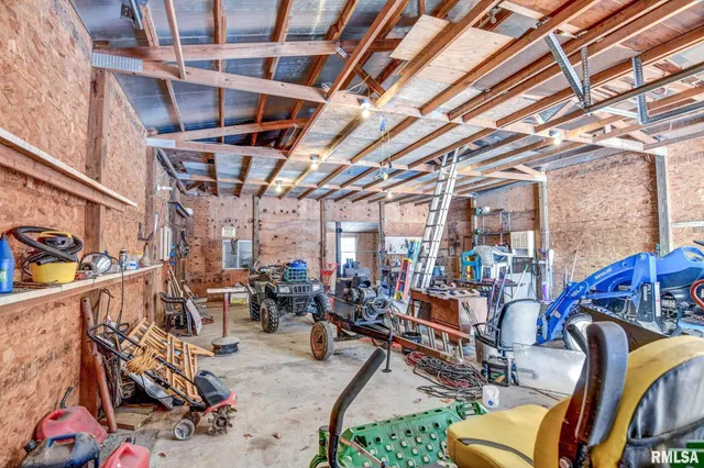 $229,900 | 897 East 1320 North Road, Taylorville, IL 62568