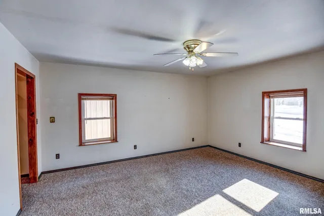 $229,900 | 897 East 1320 North Road, Taylorville, IL 62568