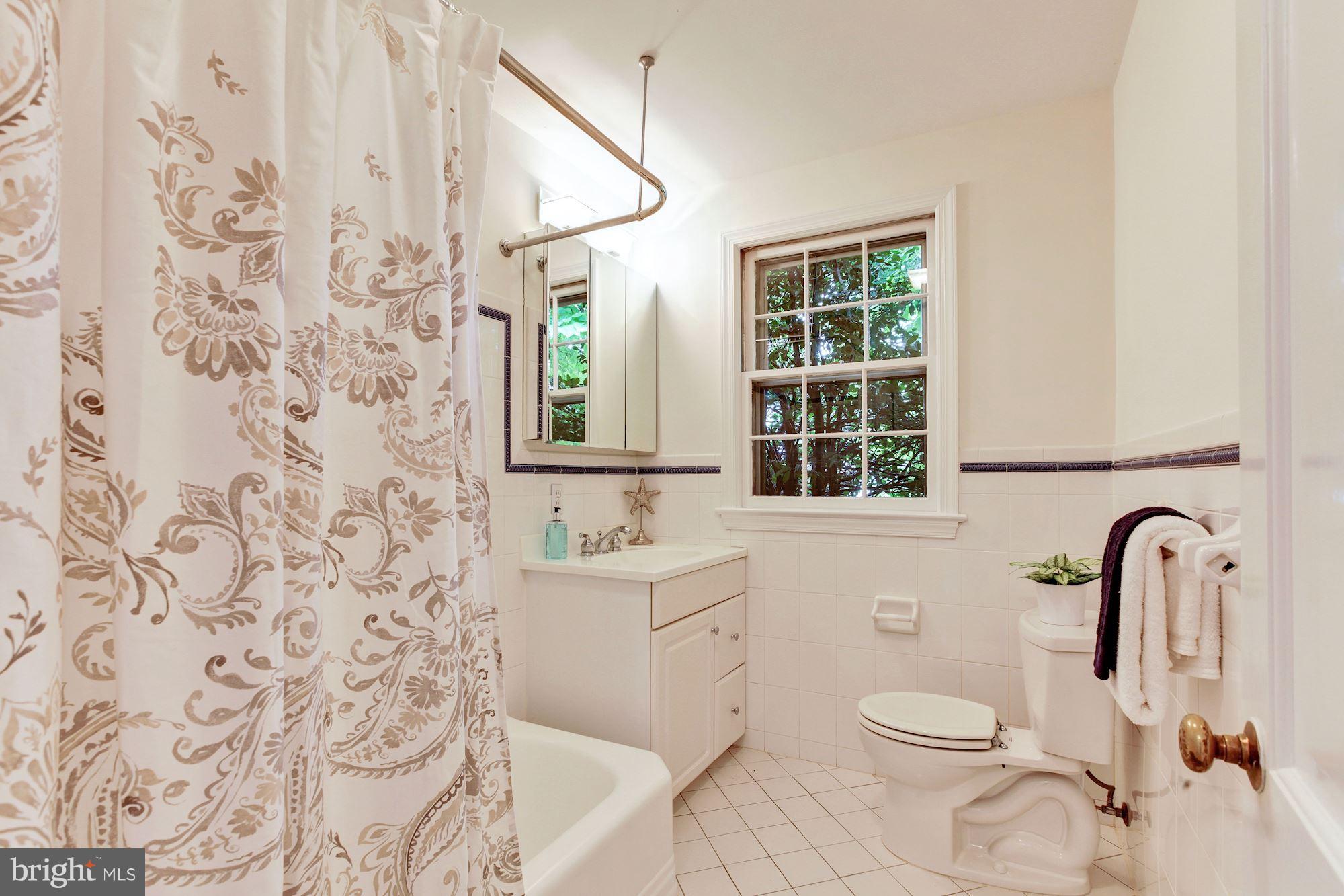 5304 Elliott Road Bethesda, MD 20816 - Photo 22 of 30 Hall Bath