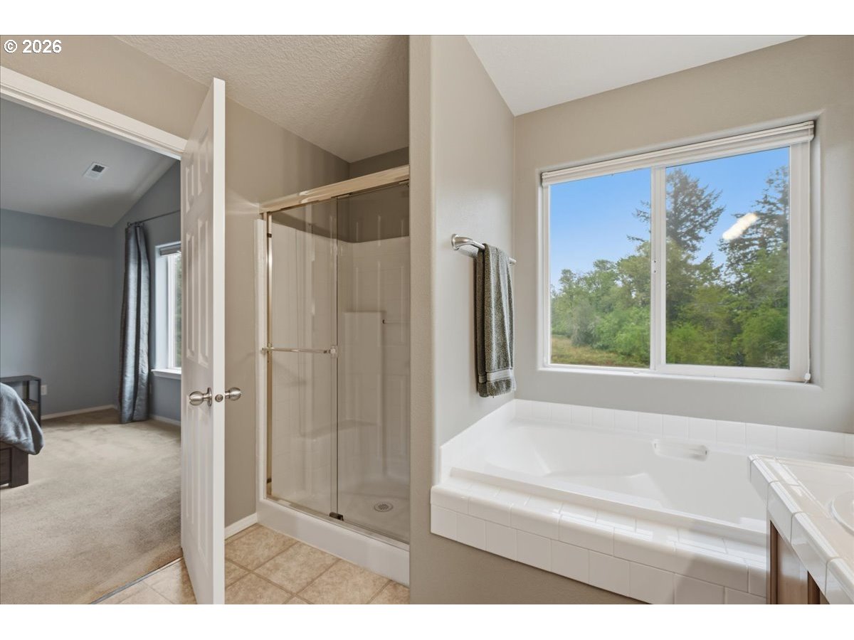 3910 Northwest Oakridge Lane Camas, WA 98607 - Photo 17 of 29 Owner's Suite Bedroom