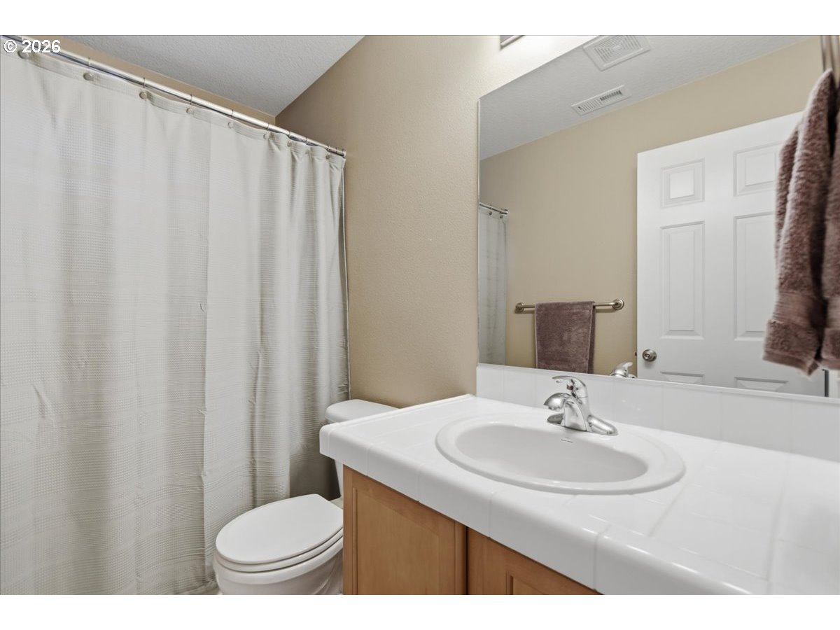 3910 Northwest Oakridge Lane Camas, WA 98607 - Photo 19 of 29 Owner's Suite Bathroom