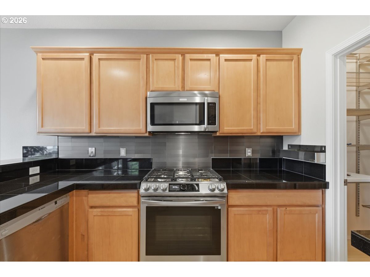 3910 Northwest Oakridge Lane Camas, WA 98607 - Photo 8 of 29 Great Room