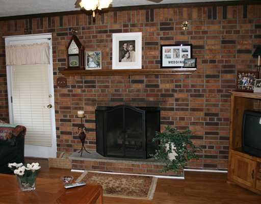 424 Burnside Road Canonsburg, PA 15317 - Photo 3 of 9 Family Room.