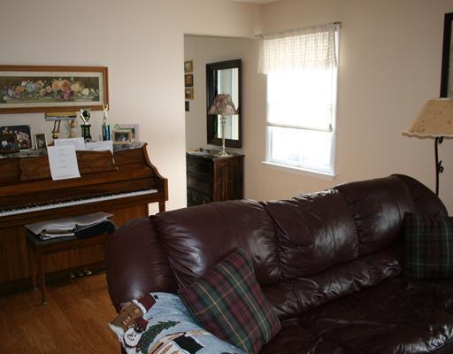 424 Burnside Road Canonsburg, PA 15317 - Photo 7 of 9 Living Room.