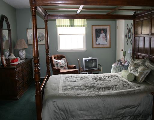 424 Burnside Road Canonsburg, PA 15317 - Photo 9 of 9 Master Bedroom.