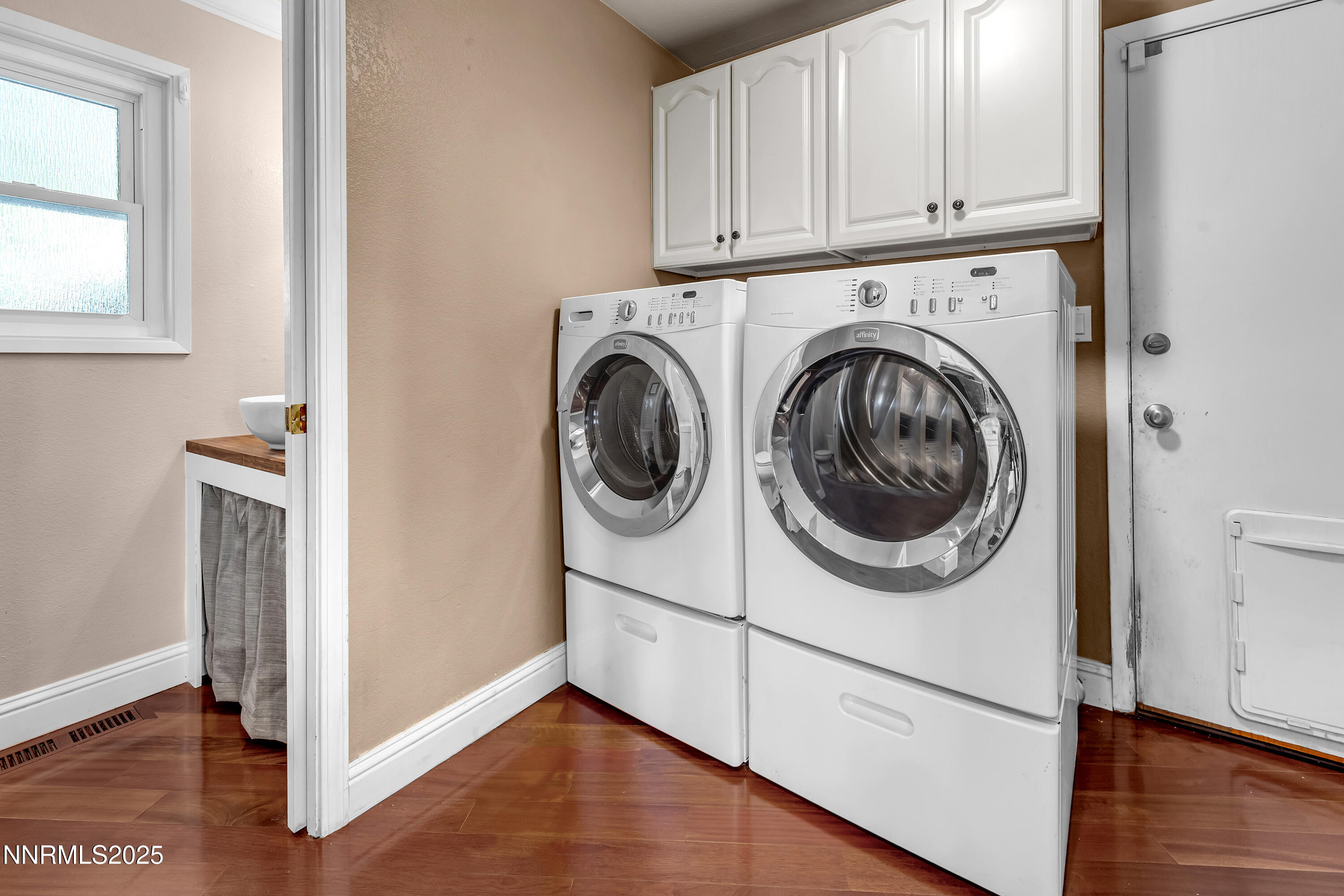 2835 Parkway Drive Reno, NV 89502 - Photo 13 of 39 a utility room with dryer and washer
