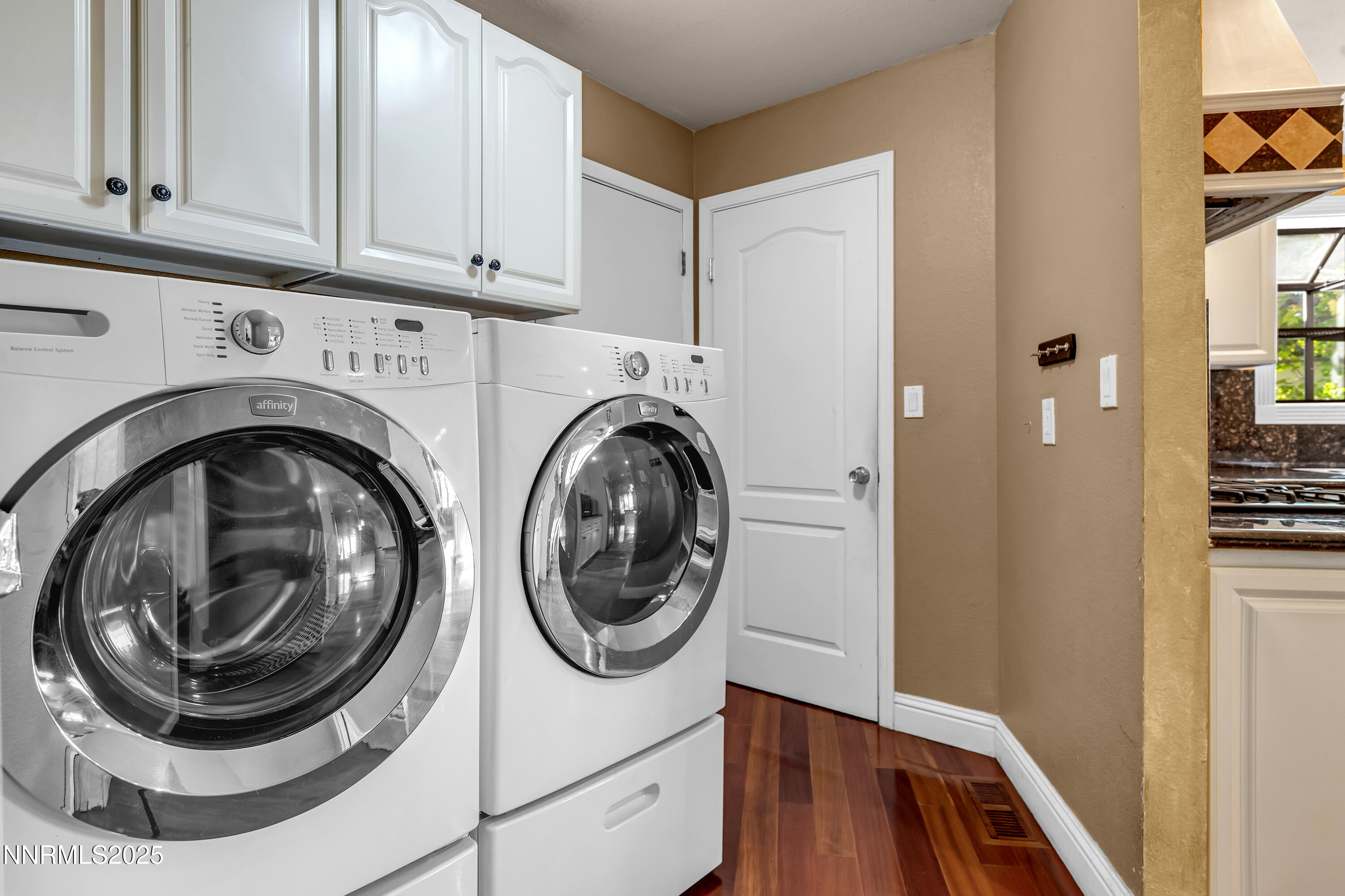 2835 Parkway Drive Reno, NV 89502 - Photo 14 of 39 a utility room with sink dryer and washer
