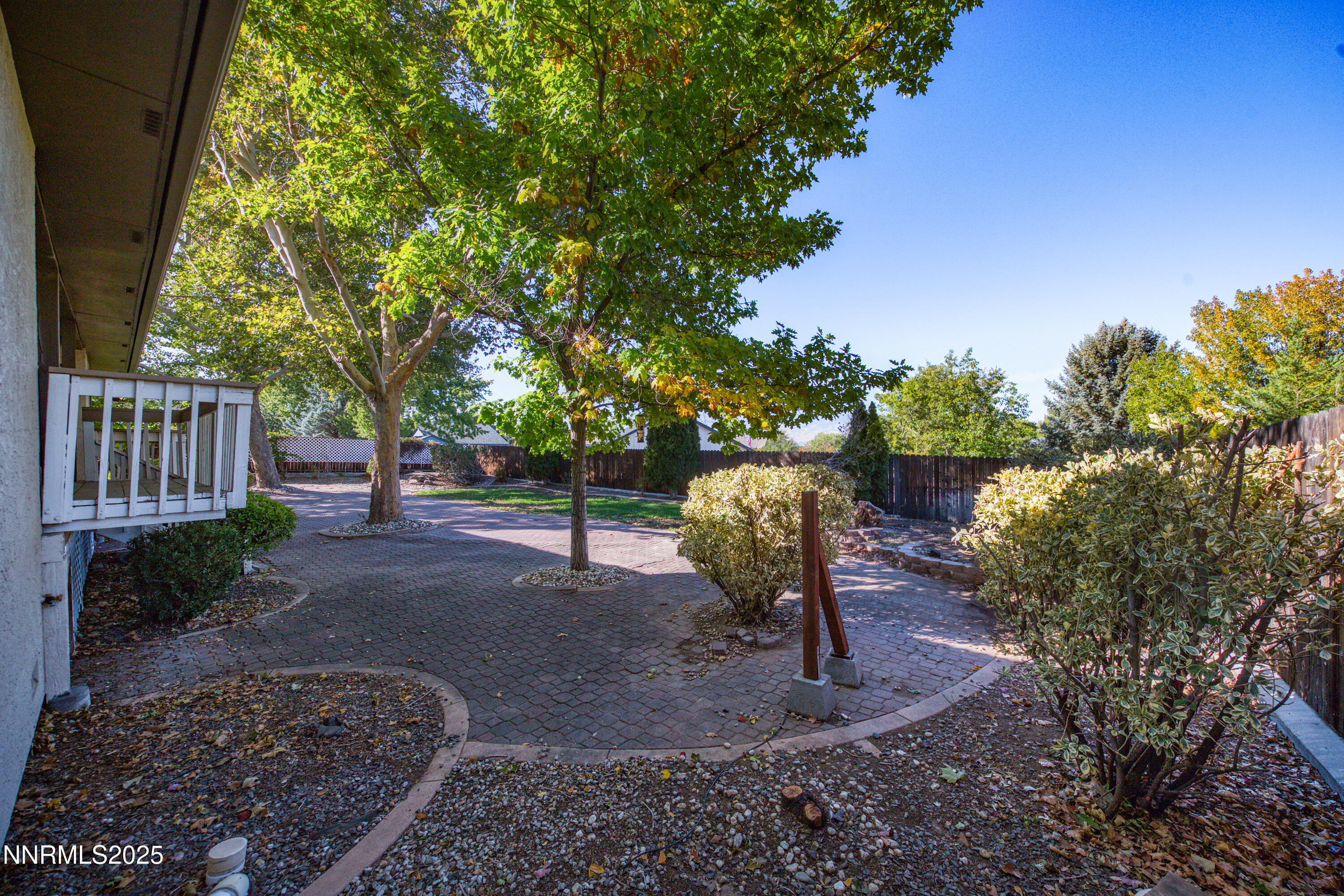 2835 Parkway Drive Reno, NV 89502 - Photo 28 of 39 a view of a backyard house