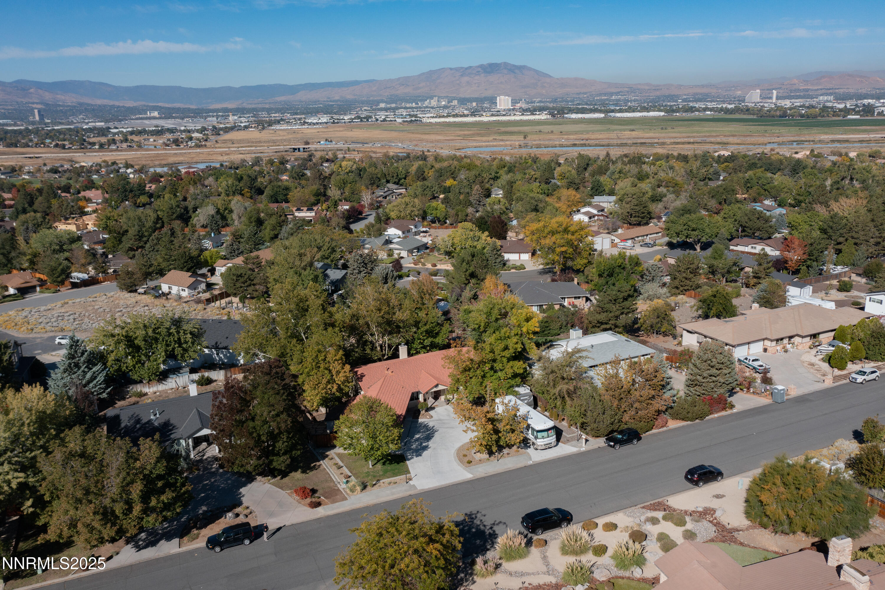 2835 Parkway Drive Reno, NV 89502 - Photo 34 of 39 a view of a city with an ocean