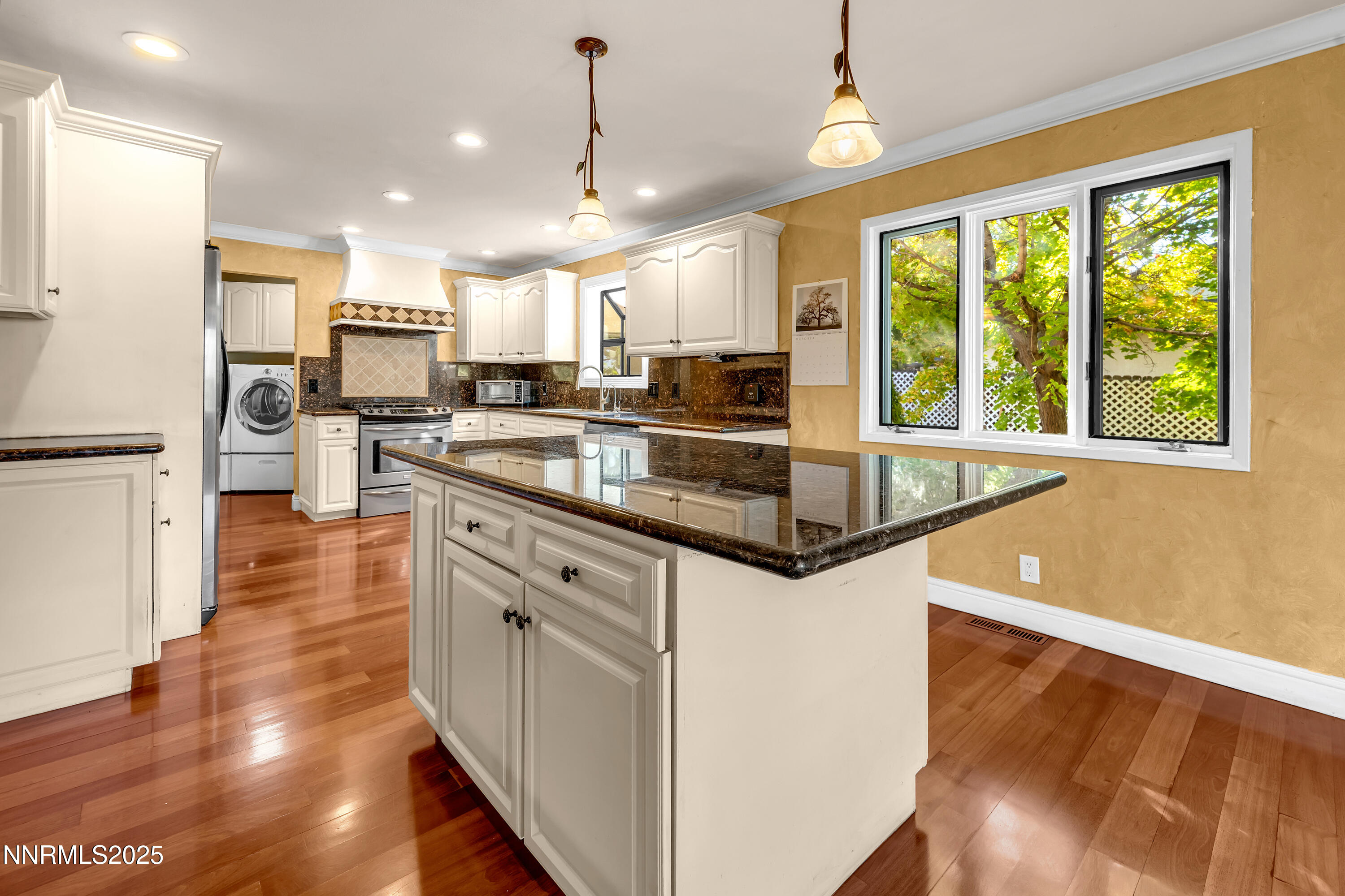 2835 Parkway Drive Reno, NV 89502 - Photo 10 of 39 a kitchen with stainless steel appliances granite countertop a sink a stove and refrigerator
