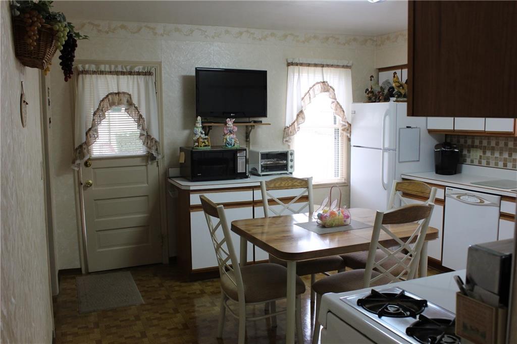 33 Lindsay Road Carnegie, PA 15106 - Photo 4 of 18 Gallery Image 4