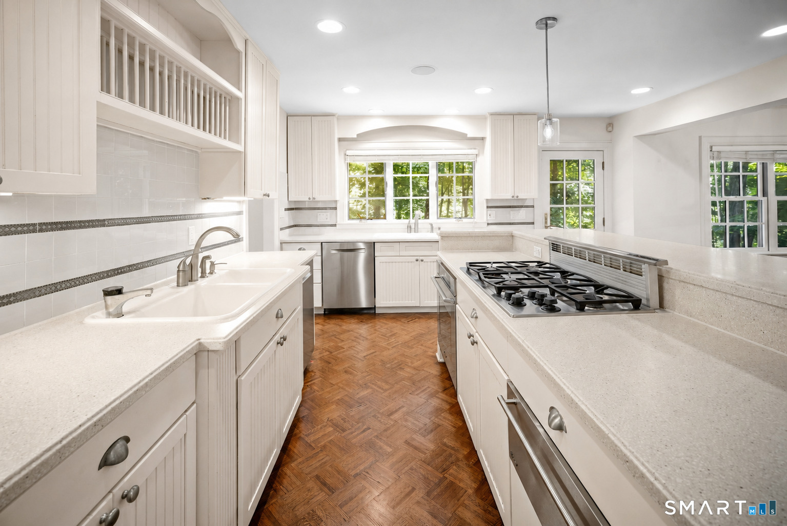 39 Powder Horn Hill Road Wilton, CT 06897 - Photo 4 of 31