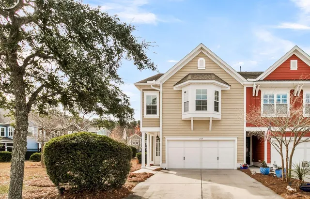 $709,000 | 2569 Kings Gate Lane, Mount Pleasant, SC 29466