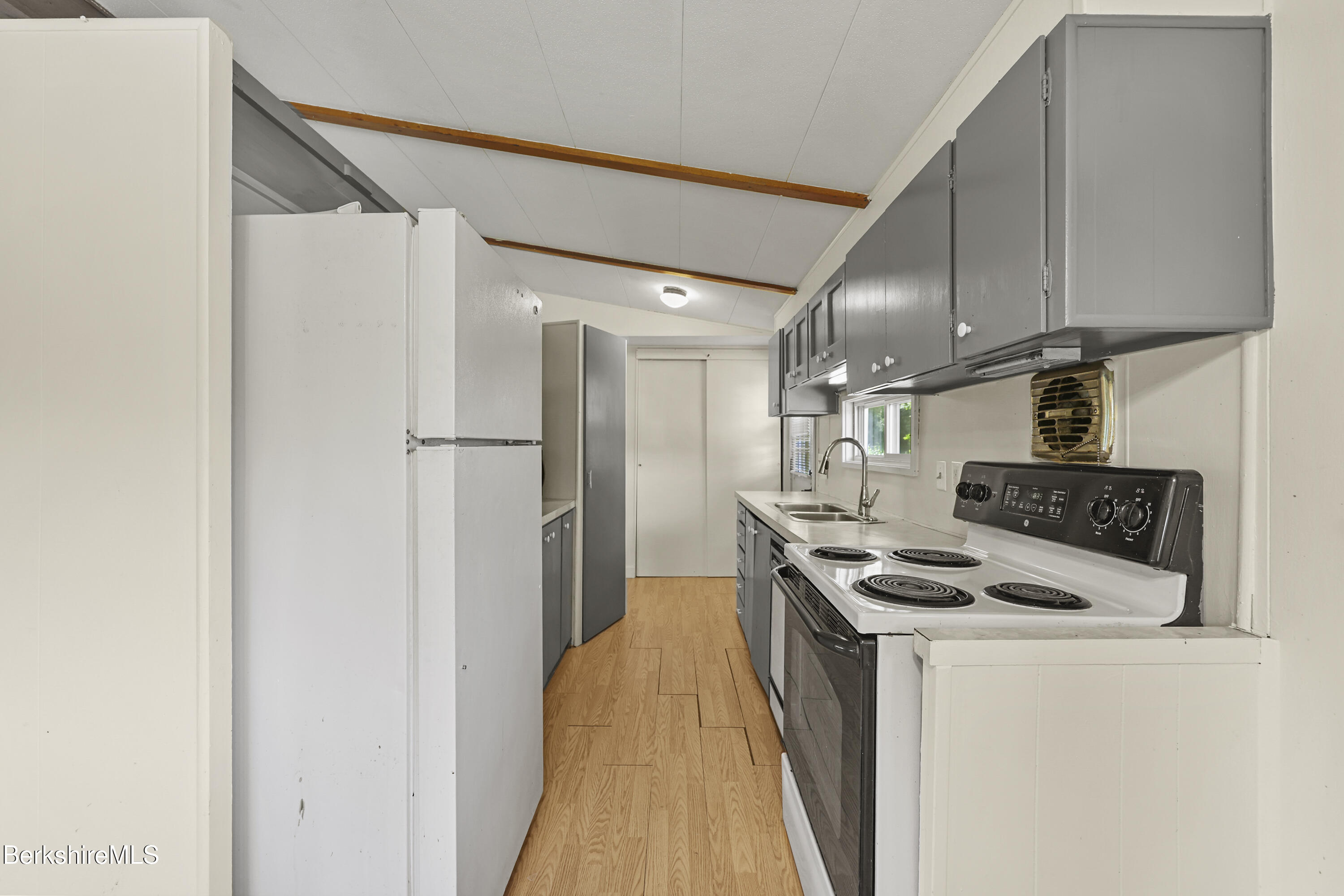 20 Overlook Terrace Adams, MA 01220 - Photo 11 of 32 Kitchen