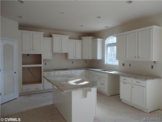 15918 Longlands Road Chesterfield, VA 23832 - Photo 9 of 12 Exterior Front - Actual Kitchen, Kraftmaid Cabinet