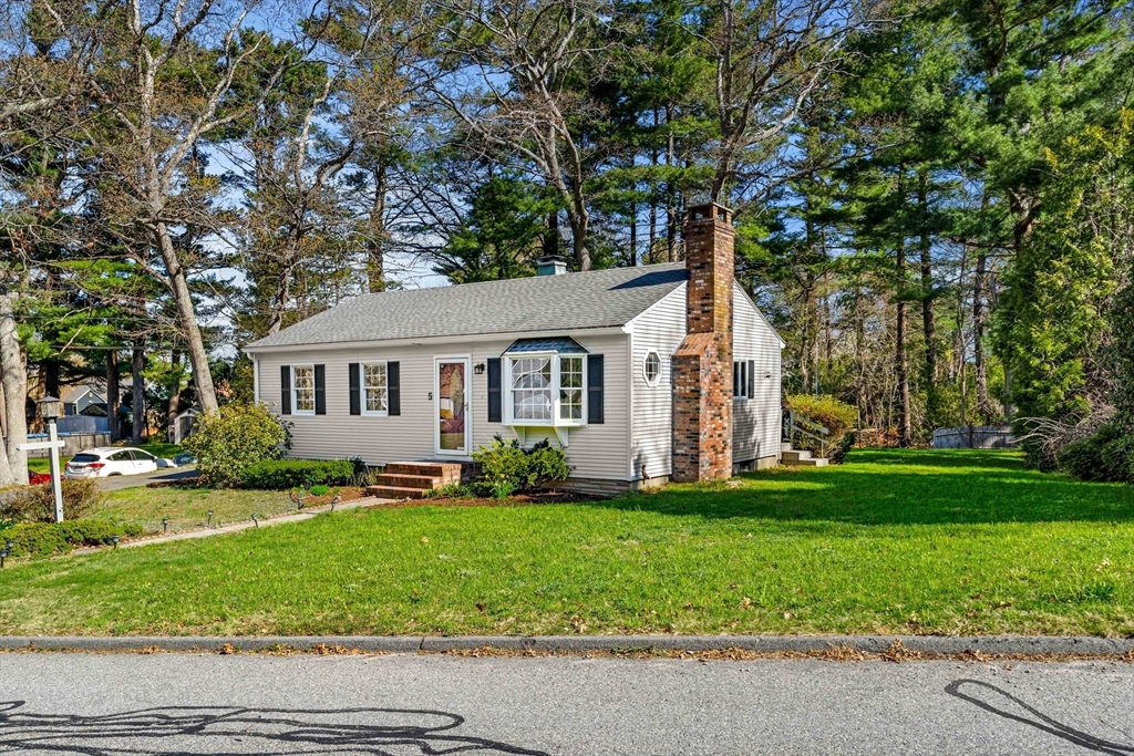 5 Pershing Avenue Acushnet, MA 02743 - Photo 1 of 33