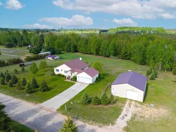 $889,000 | 7495 Bennett Road, Williamsburg, MI 49690