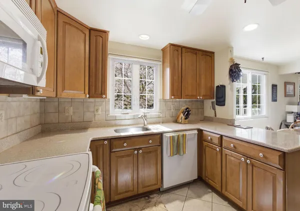 $925,000 | 9301 Willow Pond Lane, Burke, VA 22015