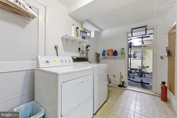 $925,000 | 9301 Willow Pond Lane, Burke, VA 22015