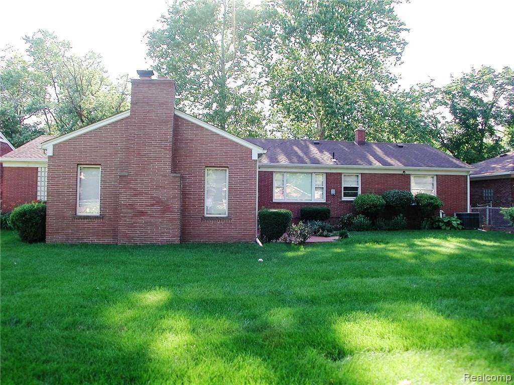 9241 Reeck Road Allen Park, MI 48101 - Photo 2 of 17 DSCN4335.JPG