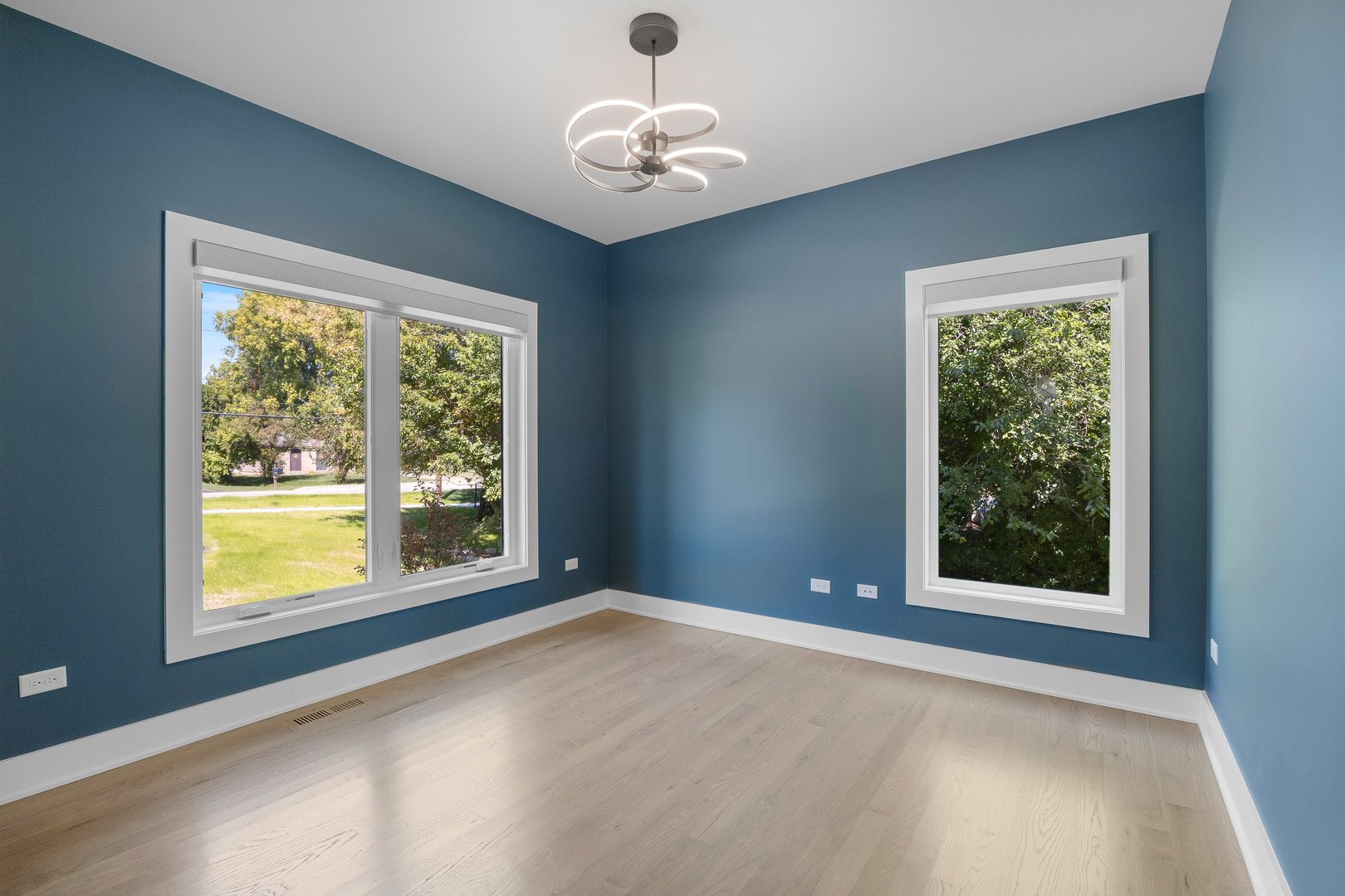 1519 Foothill Drive Wheaton, IL 60189 - Photo 27 of 43 a view of an empty room with a window