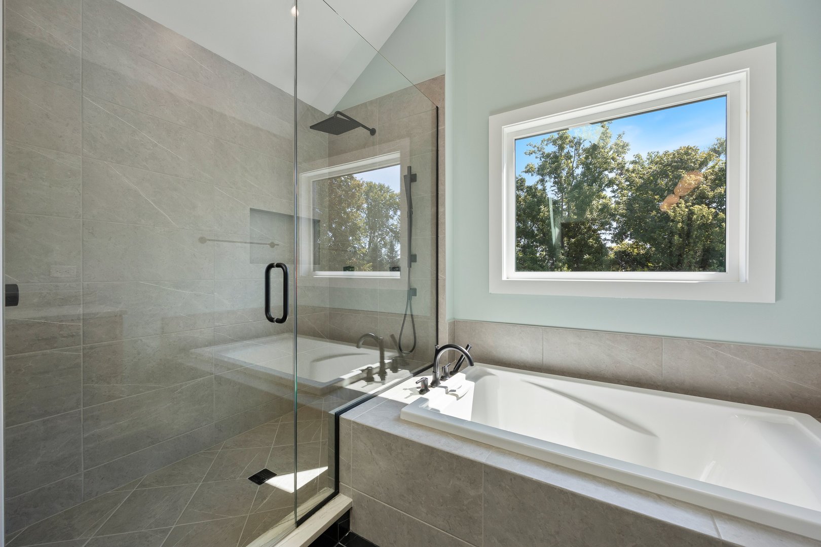 1519 Foothill Drive Wheaton, IL 60189 - Photo 30 of 43 a bathroom with a sink and a bathtub