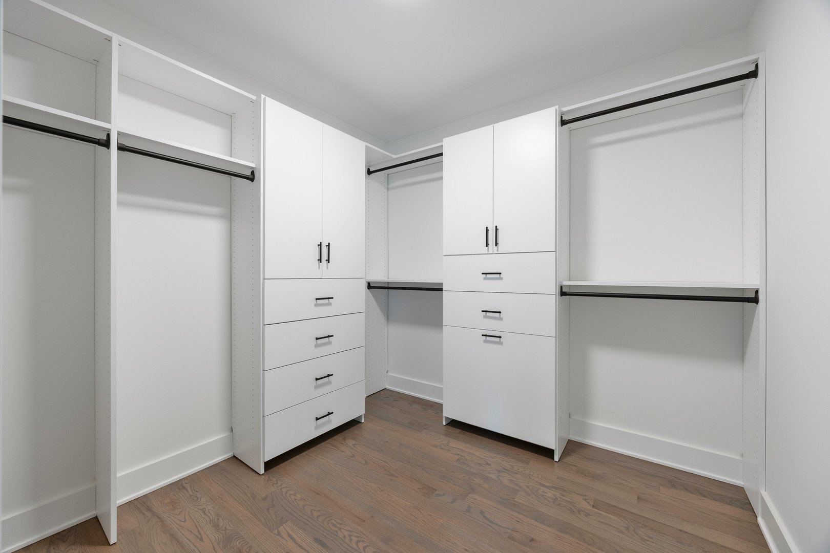 1519 Foothill Drive Wheaton, IL 60189 - Photo 33 of 43 a view of an empty walk in closet