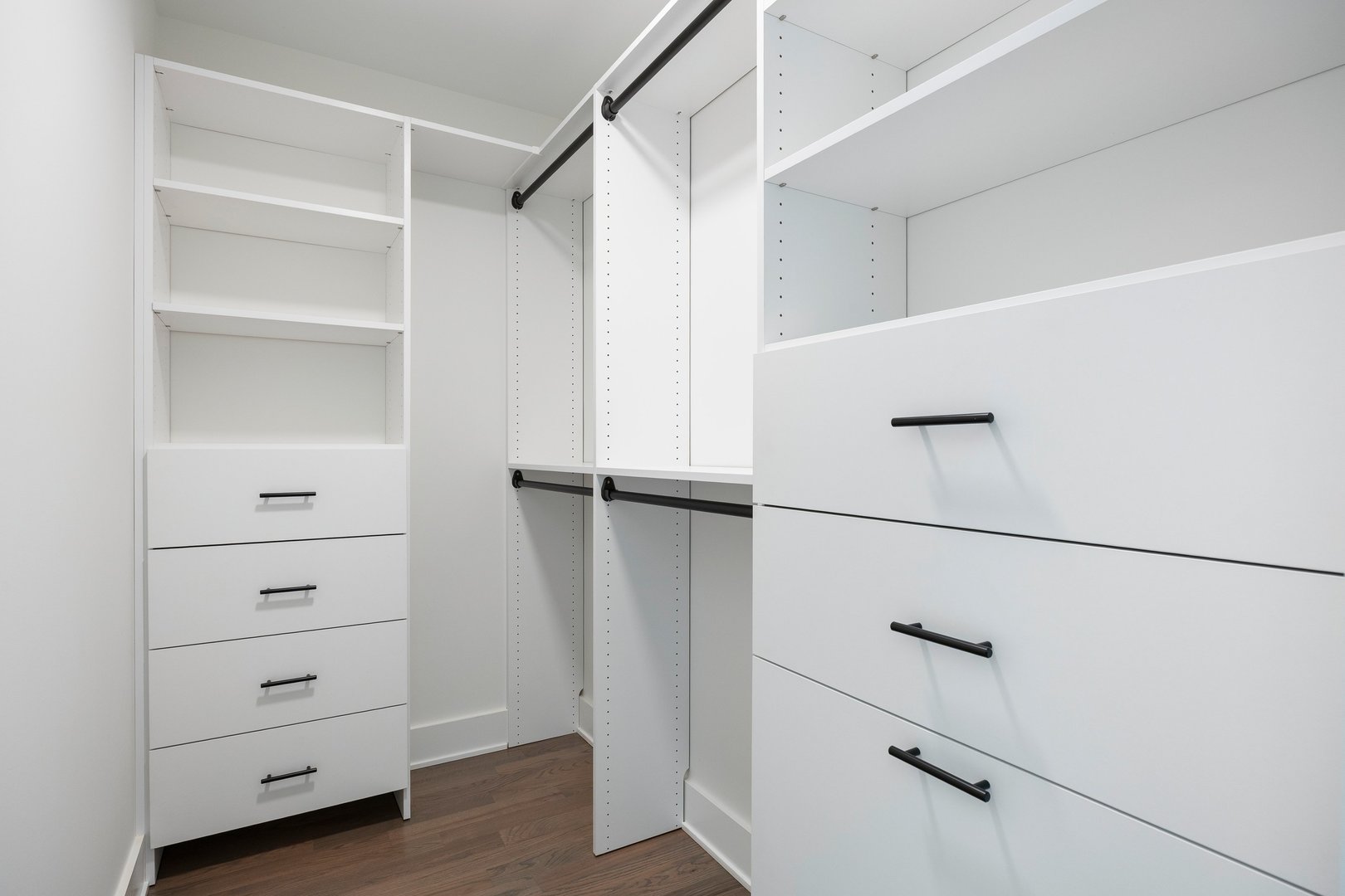 1519 Foothill Drive Wheaton, IL 60189 - Photo 34 of 43 a view of an empty walk in closet