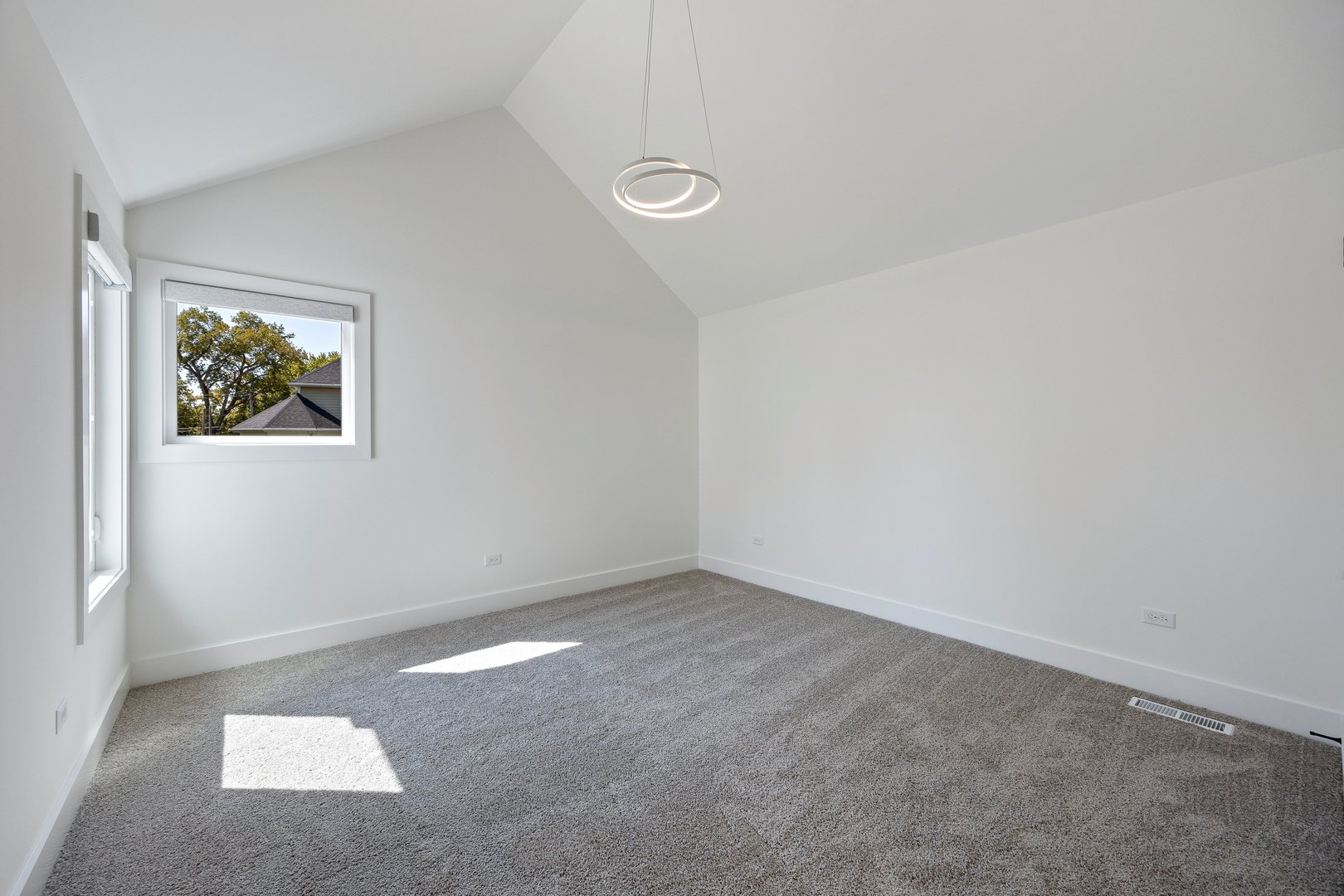 1519 Foothill Drive Wheaton, IL 60189 - Photo 35 of 43 an empty room with windows