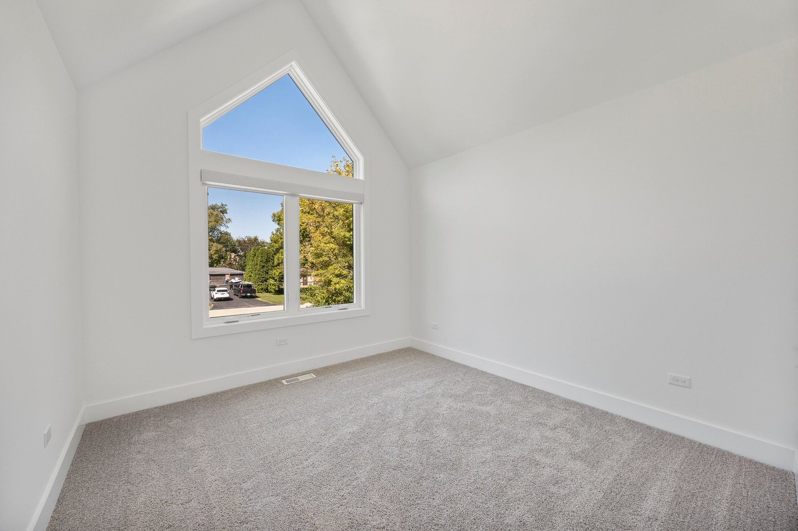 1519 Foothill Drive Wheaton, IL 60189 - Photo 39 of 43 an empty room with windows