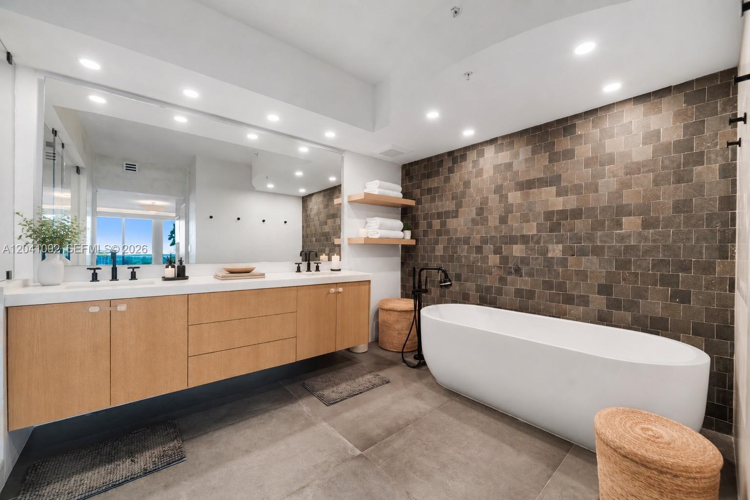 400 Alton Road, Unit 1206 Miami Beach, FL 33139 - Photo 12 of 34