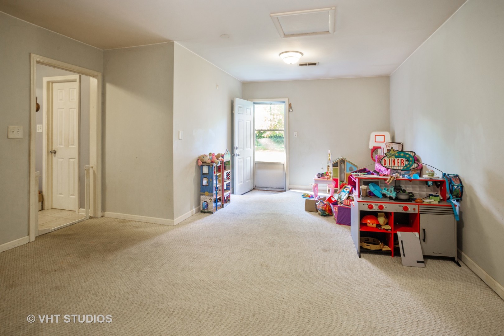 1710 Pierce Road Hoffman Estates, IL 60169 - Photo 8 of 12 a view of a room with toys