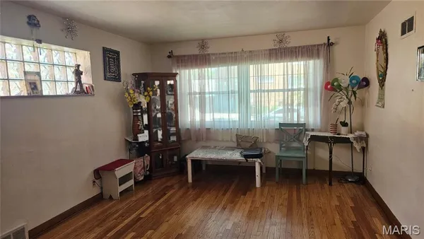 $1,125 | 5812 Sunshine Drive, Unit 1W, St. Louis, MO 63109