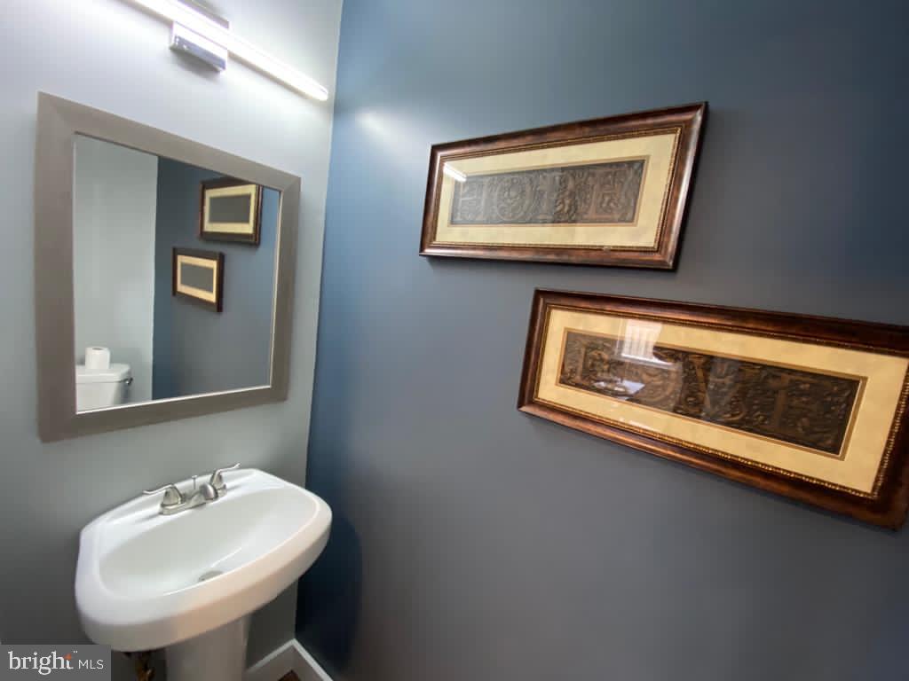 5951 Williamsburg Road Alexandria, VA 22303 - Photo 15 of 36