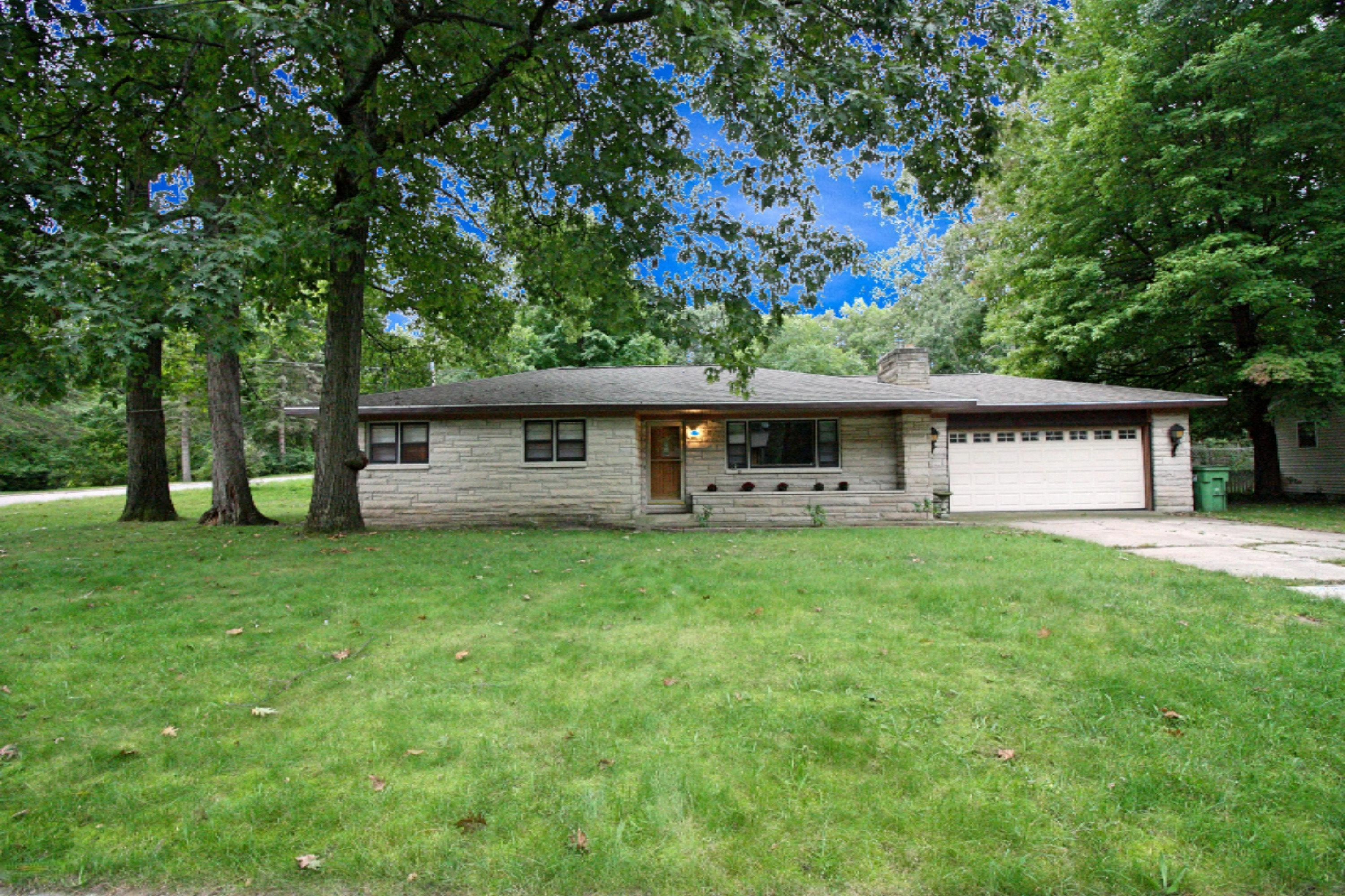 3 Oak Grove Road Springfield, MI 49037 - Photo 1 of 31 IMG_0005