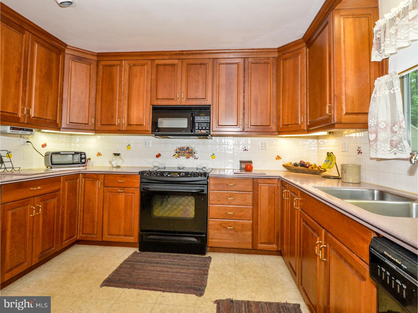 616 Coram Road Huntingdon Valley, PA 19006 - Photo 5 of 25 Gallery Image 5