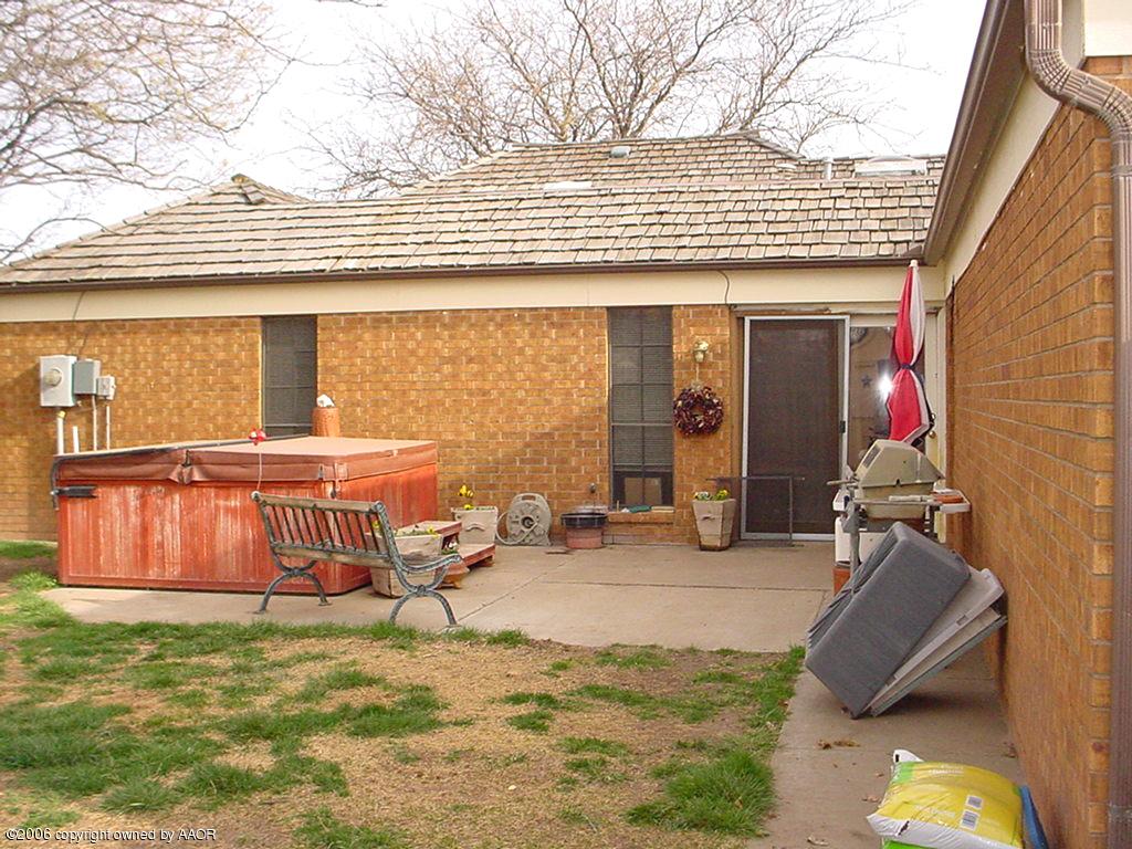 6905 Old Kent Road Amarillo, TX 79109 - Photo 6 of 10 Back patio