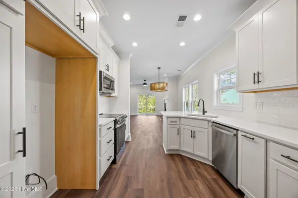 $599,900 | 102 Freedom Park Road, Beaufort, NC 28516