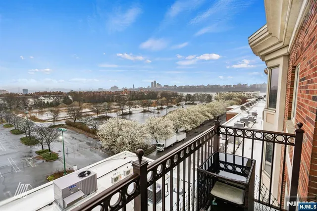 $2,850 | 1304 City Place, Edgewater, NJ 07020