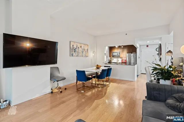 $2,850 | 1304 City Place, Edgewater, NJ 07020