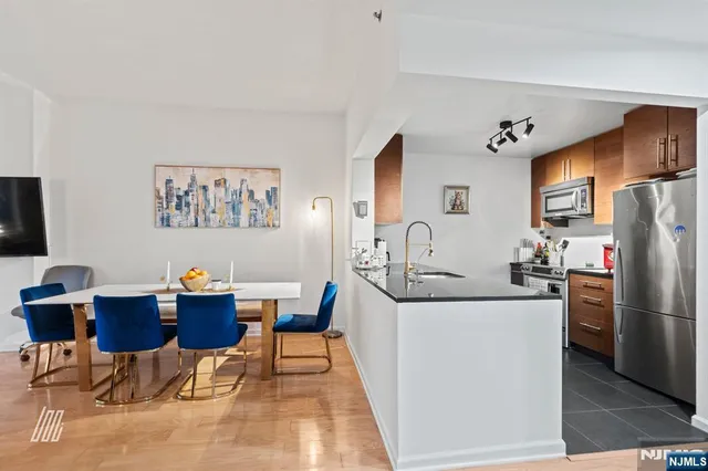 $2,850 | 1304 City Place, Edgewater, NJ 07020