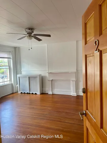 $1,995 | 320 Warren Street, Unit 2, Hudson, NY 12534