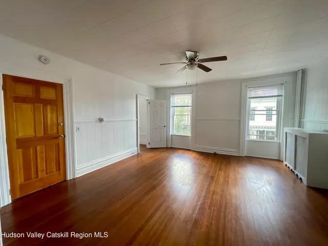 $1,995 | 320 Warren Street, Unit 2, Hudson, NY 12534