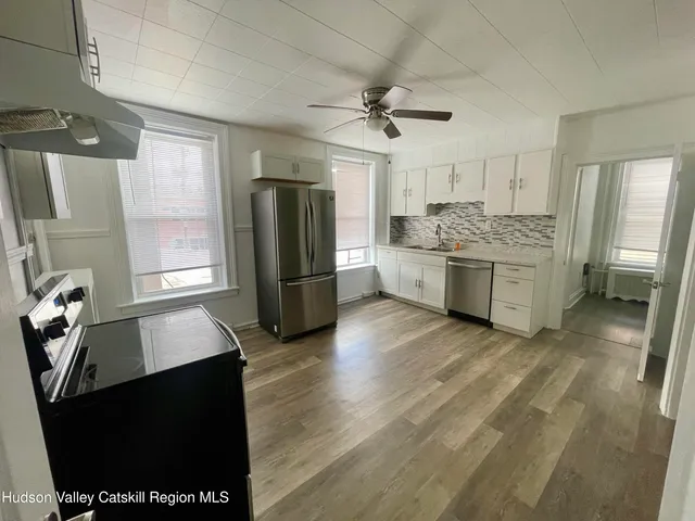 $1,995 | 320 Warren Street, Unit 2, Hudson, NY 12534